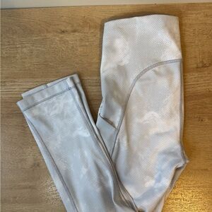 Athleta Women’s Ultimate Stash Pocket Printed Capri 598812 White/Gray Print XS